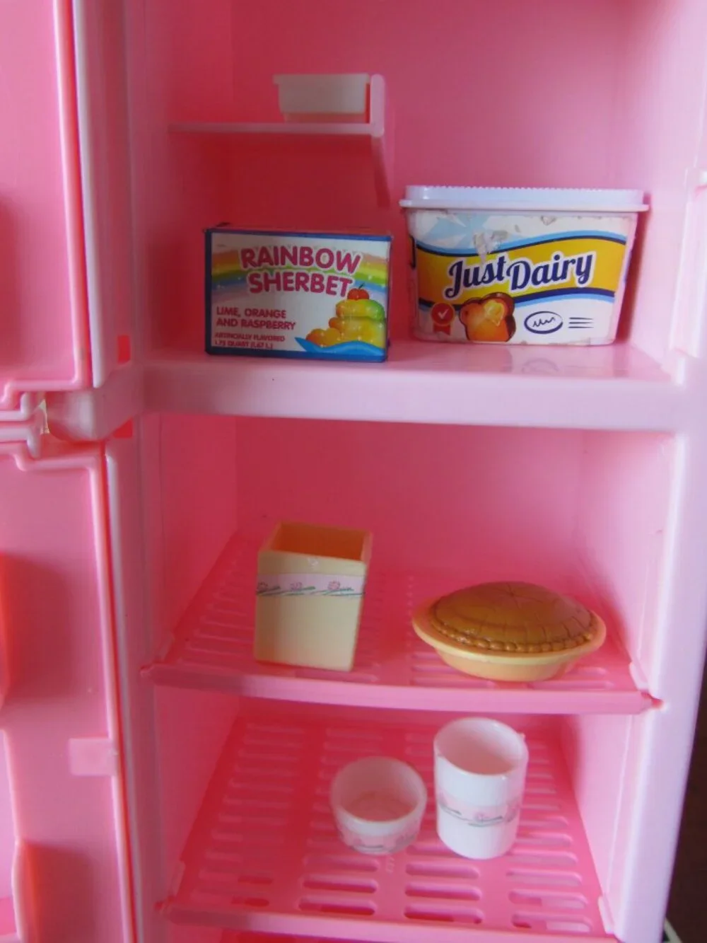 BARBIE REFRIGERATOR, PINK FRIDGE in ORIGINAL BOX, VINTAGE 1990 MATTEL #4776 GOOD